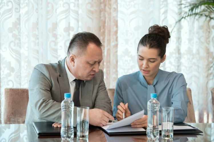 Top 7 Benefits of Hiring a Settle Loan Expert for Debt Relief